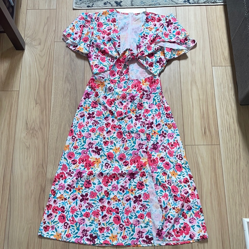 NWOT Floral Dress w/ tie across chest & bare midriff, slit at bottom